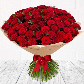 101 красная роза Рэд Наоми (50 см)