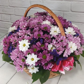 Корзина из 25 хризантем