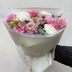 Сборный букет с эустомой