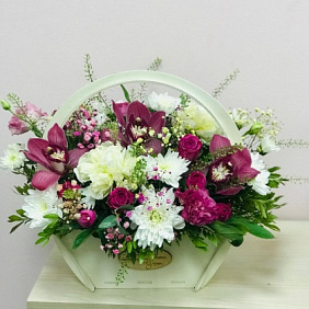 Корзина с цветами №573