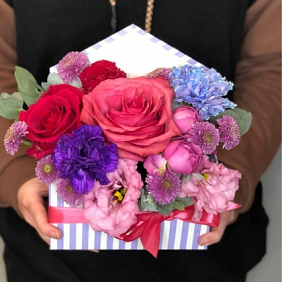 Композиция Диантуса, Лизиантуса и Роз