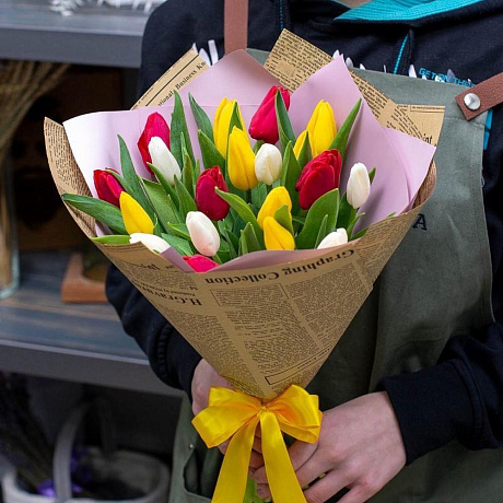 Букет из 19 разноцветны тюльпанов - Фото 1