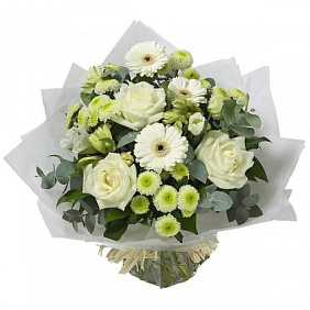 Букет белых цветов "Кружево"