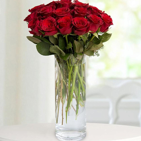 25 красных роз. Ваза в ассортименте в подарок - Фото 1