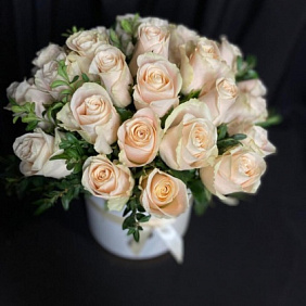 31 роза в коробке №2