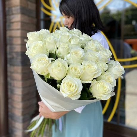Букет из 25 роз Эквадор 50-60 см в нежной упаковке - Фото 1