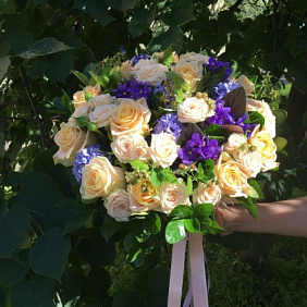 Букет с фиалкой