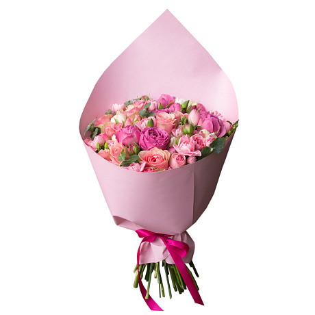 Букет из розовых роз в крафте - Фото 1