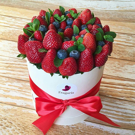 Букет из клубники в коробке - Фото 1