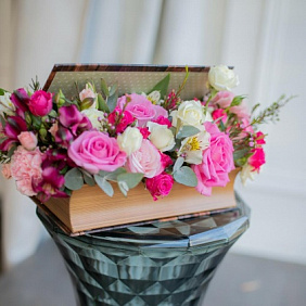 Букет цветов "Книга о любви"