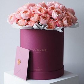 Кустовые розы Джульетта в шляпной коробке XL