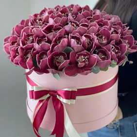 Букет цветов "Коробочка, которая точно удивит"