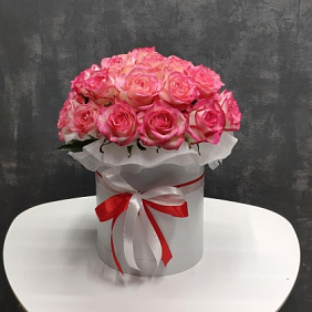 Цветы в коробке 31 роза жумиля