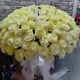 Корзина 151 белая роза