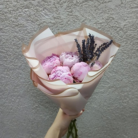 5 пионов Сара Бернар с ароматной лавандой