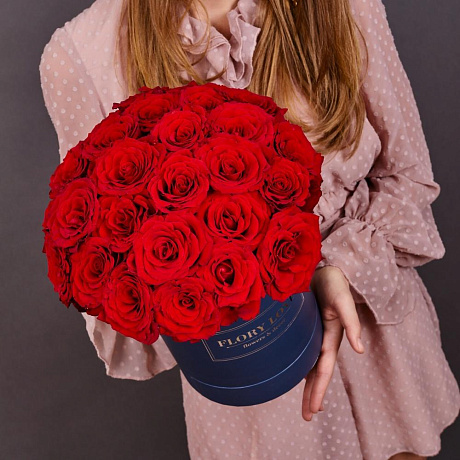 25 красных роз в шляпной коробке (синяя) - Фото 1