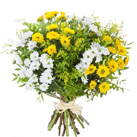 Букет из разноцветных кустовых хризантем