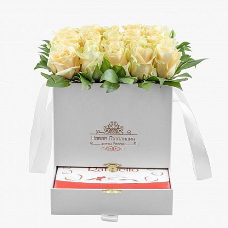 Белая коробка шкатулка 25 кремовых роз Raffaello в подарок №757 - Фото 1