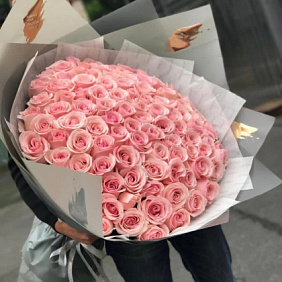 Розы розовые 101 шт