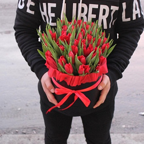 Красные тюльпаны в коробке №2
