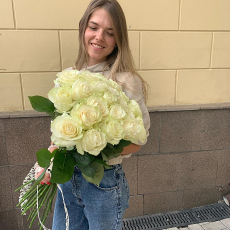 Моно -букет из белых роз - Фото 1