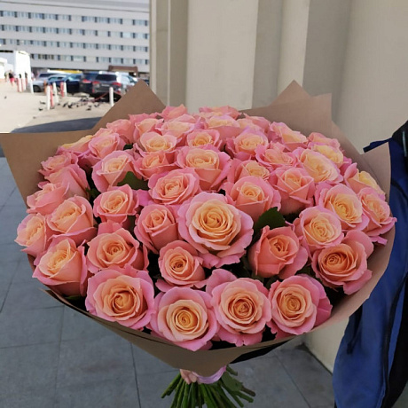 Букет 51 персиково-розовая роза 60см - Фото 1
