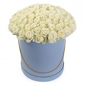 101 роза Аваланч в Шляпной коробке