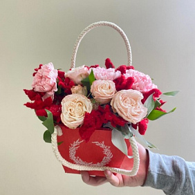 Букет цветов "Красный сундучок"