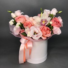 Пионовидные розы с эустомой