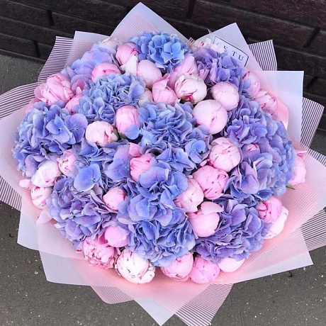 Букет с голубой гортензией «Ноты любви» - Фото 1