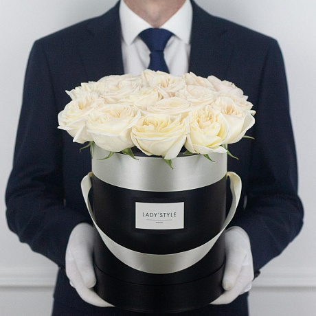 Ароматные эквадорские розы White O Hara в шляпной коробке M - Фото 1