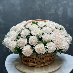 Диантусы в корзине