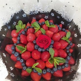 Клубничный букет "Таллин"