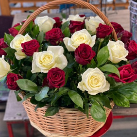 Корзина с розами №169