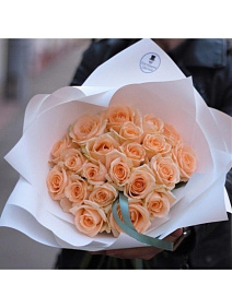 Букет 21 персиково-розовая роза 50см