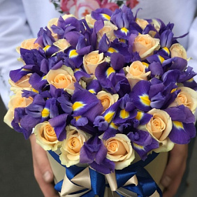 Коробки с цветами. Розы. Ирисы. N45