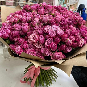 101 кустовая роза Бомбастик