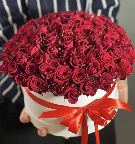 101 красная роза в коробке (Кения) - Фото 1
