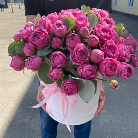 Коробка с пионовидными розами