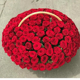Корзина с цветами 351 роза