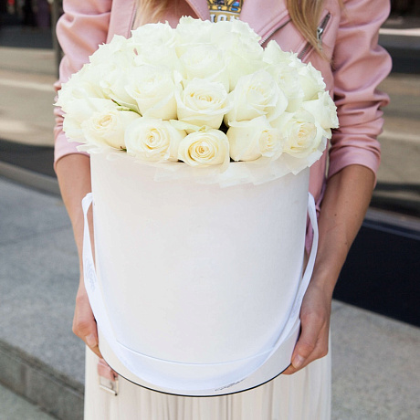 25 белых роз в розовой шляпной коробке №178 - Фото 1