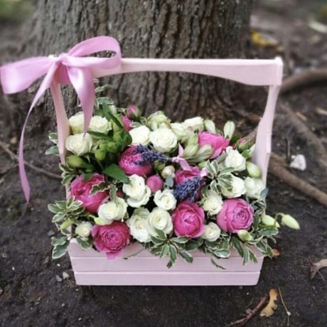 Корзина с цветочками Первый поцелуй - Фото 1