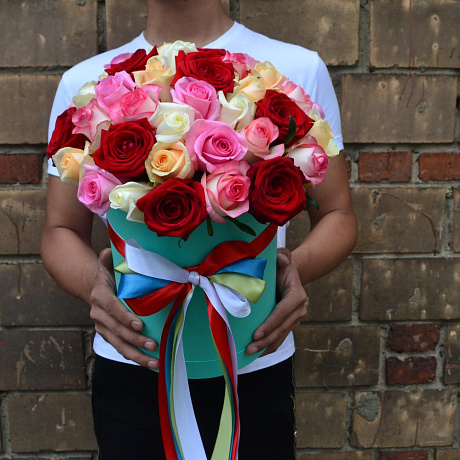 Букет из разноцветных роз в коробке Тиффани - Фото 1