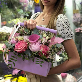 Композиция Роз, Альстромерии и Лизиантуса