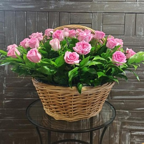 Корзина цветов "Розовый сюрприз"