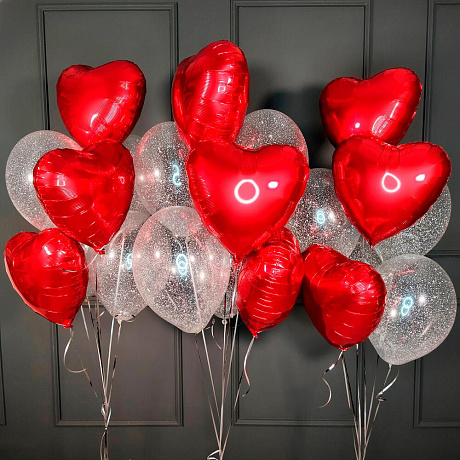Композиция красных сердец и прозрачных с серебряными блестками - Фото 1