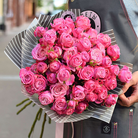 Букет из 25 розовых кустовых пионовидных роз - Фото 1