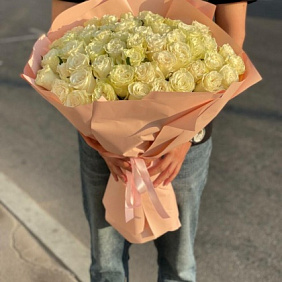 51 белая роза Эквадор