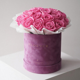 Роза Аква в сиреневой коробке М