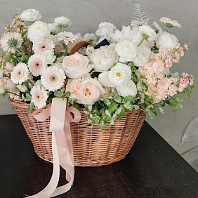 Корзина с цветами Luxury Flowers Прикосновение нежности
